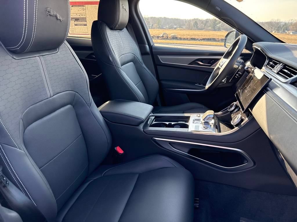 Certified 2026 Jaguar F-PACE R-Dynamic S AWD/4WD image 17