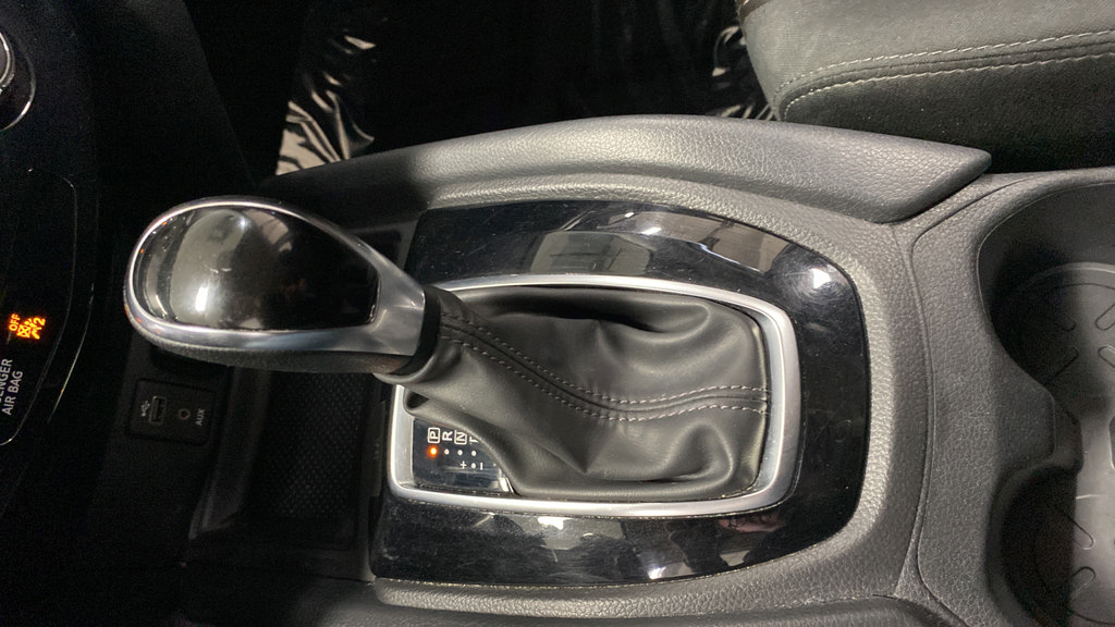 Used 2017 Nissan Rogue SV FWD image 17