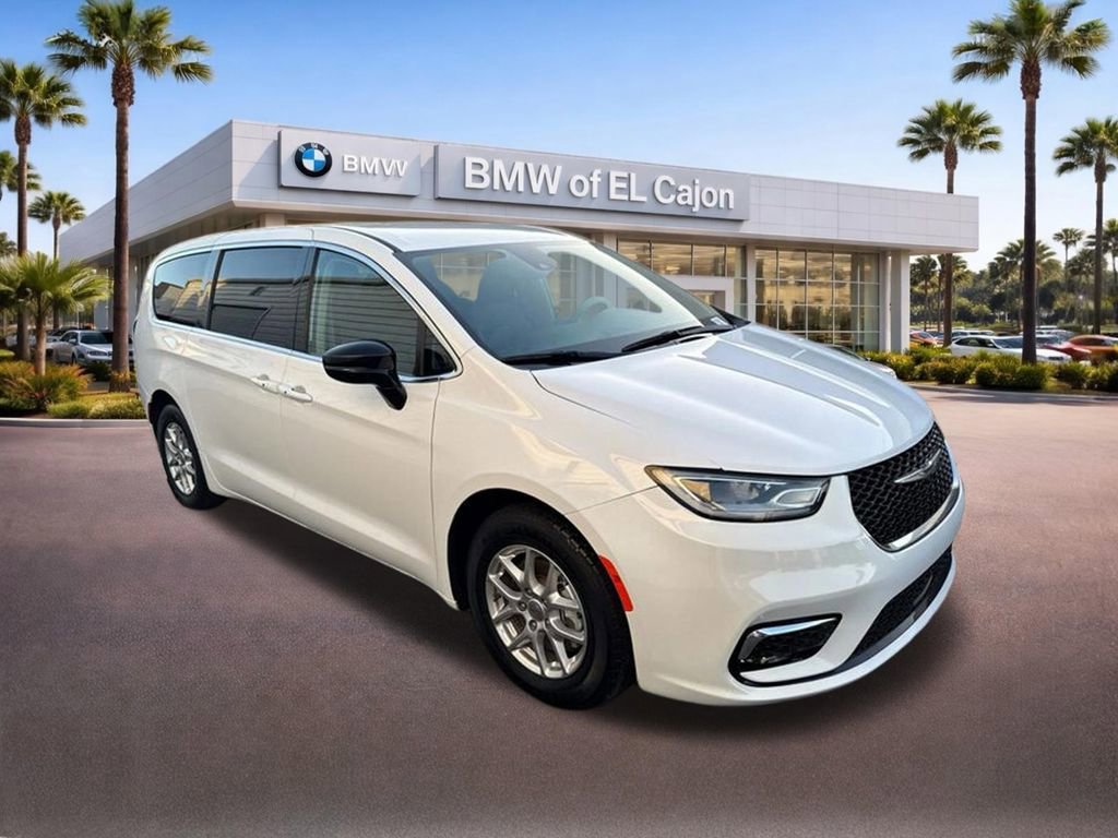 Used 2024 Chrysler Pacifica Touring-L image 1