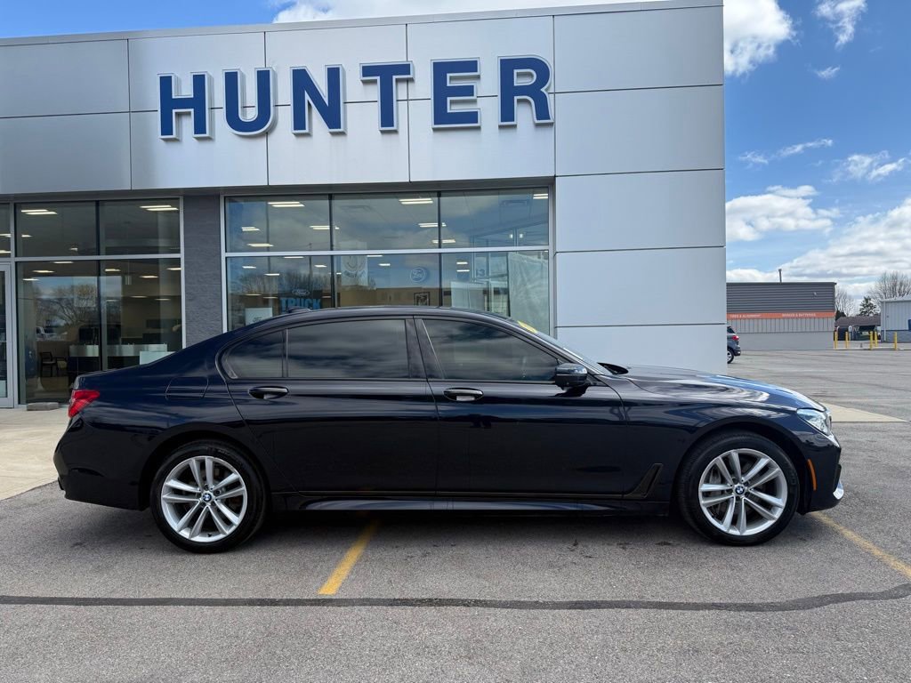 Used 2017 BMW 750i xDrive image 43