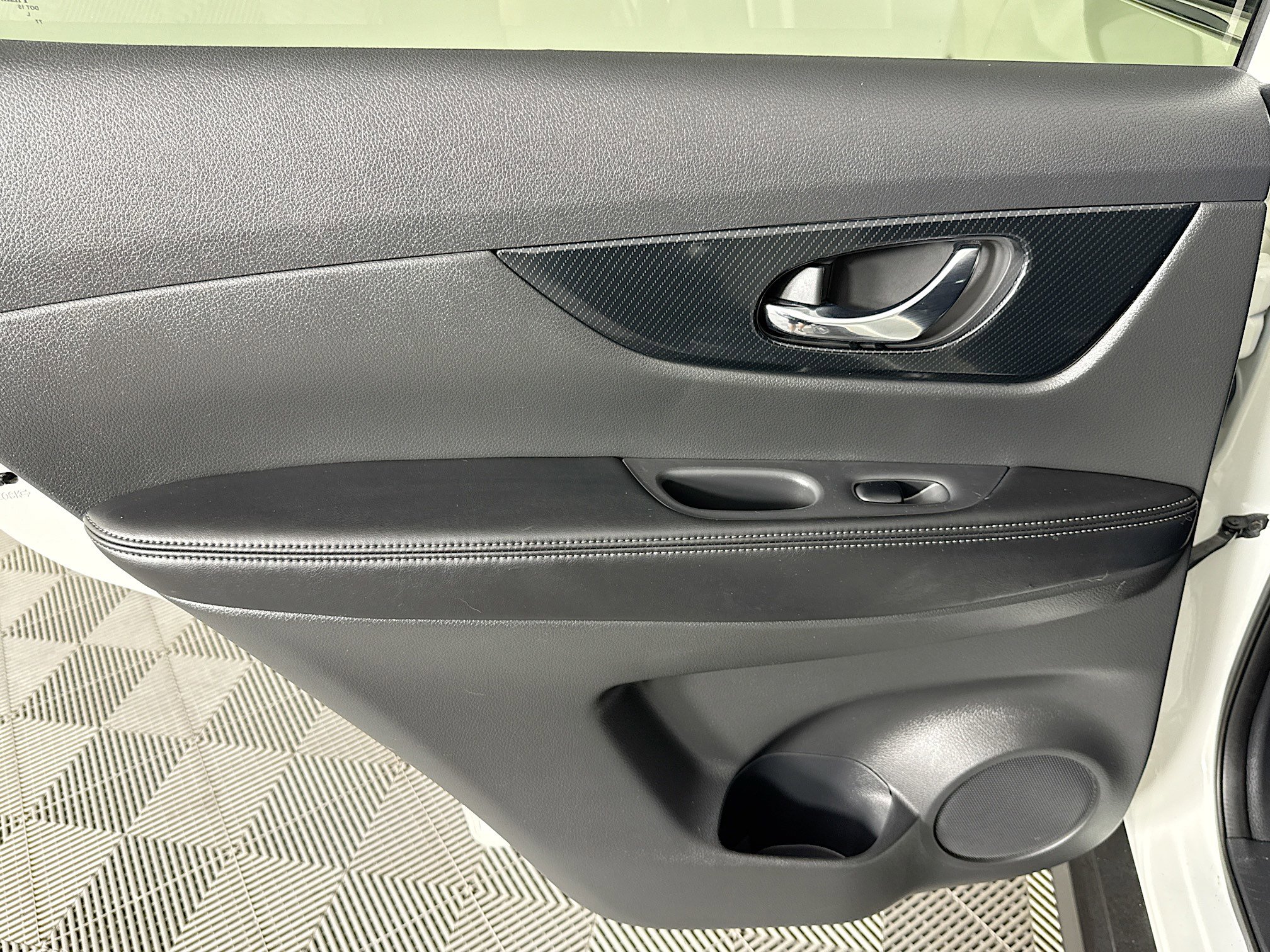 Used 2017 Nissan Rogue SL image 25