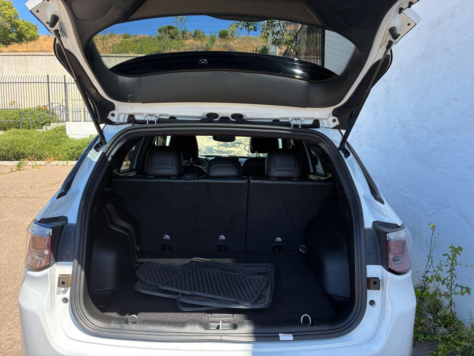Used 2025 Jeep Compass Trailhawk image 30