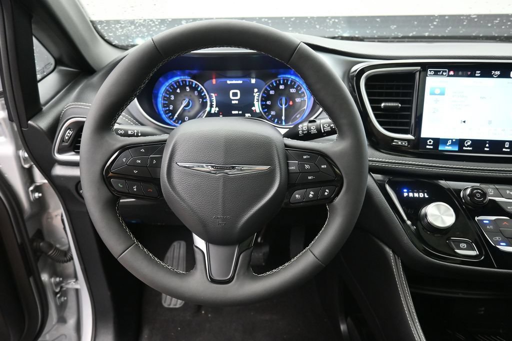 Used 2026 Chrysler Pacifica Limited w/ S Appearance Package FWD image 29
