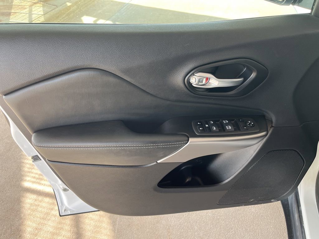 Used 2022 Jeep Cherokee Latitude Lux image 11