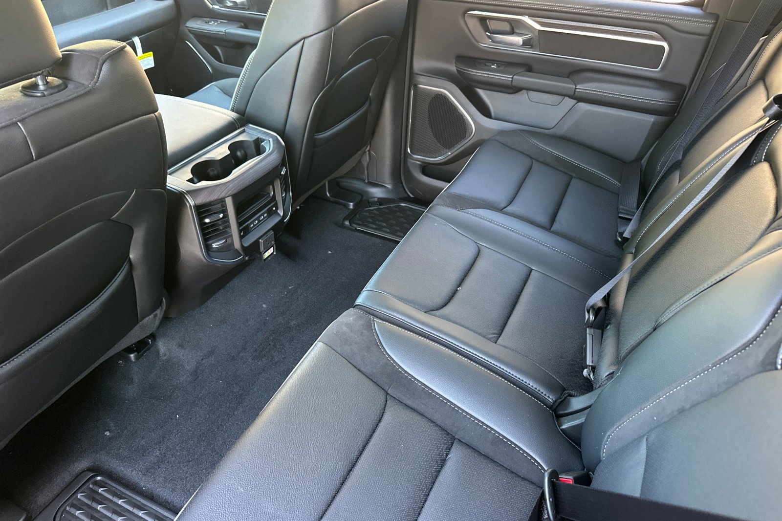 New 2026 RAM 1500 Laramie AWD/4WD image 11
