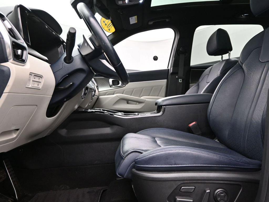 Used 2022 Kia Sorento SX Prestige w/ Panoramic Sunroof Package image 17