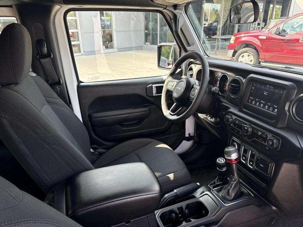 Used 2023 Jeep Wrangler Sport AWD/4WD image 36