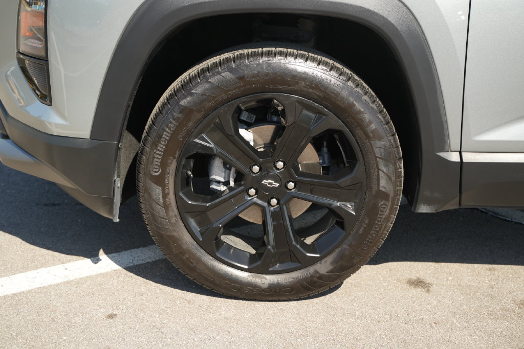 Used 2025 Chevrolet Equinox LT w/ Midnight Edition FWD image 12