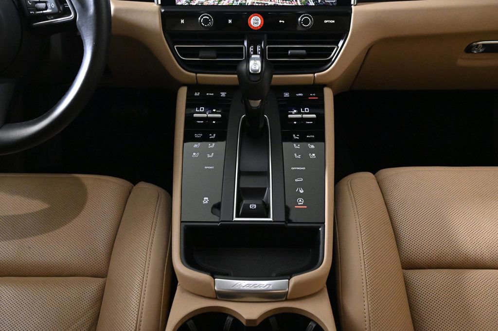 Certified 2024 Porsche Macan image 17