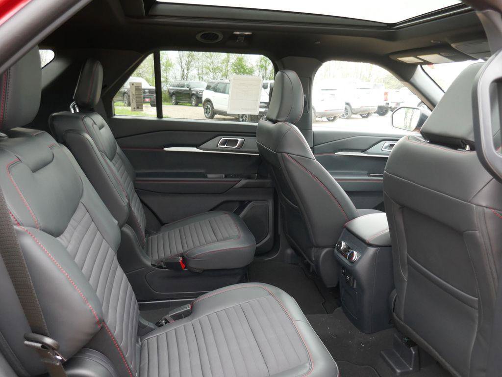 New 2026 Ford Explorer ST-Line w/ ST-Line Street Pack AWD/4WD image 13