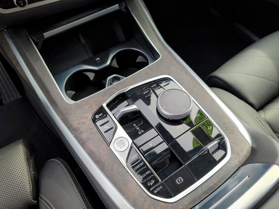 Used 2025 BMW X7 xDrive40i w/ Premium Package image 26