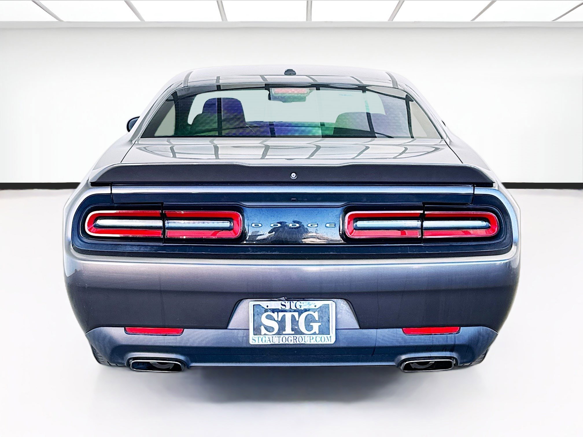 Used 2018 Dodge Challenger SXT image 5
