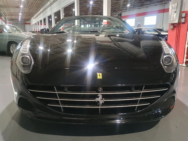 Used 2018 Ferrari California T RWD image 9