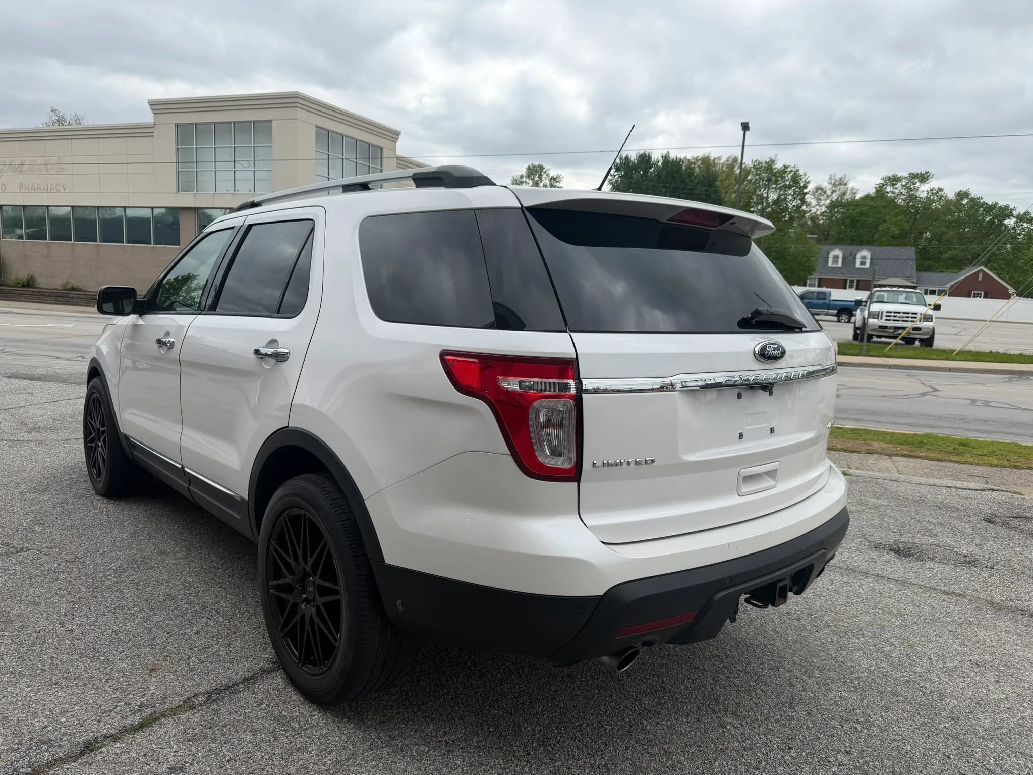 Used 2014 Ford Explorer Limited w/ Equipment Group 302A AWD/4WD image 6