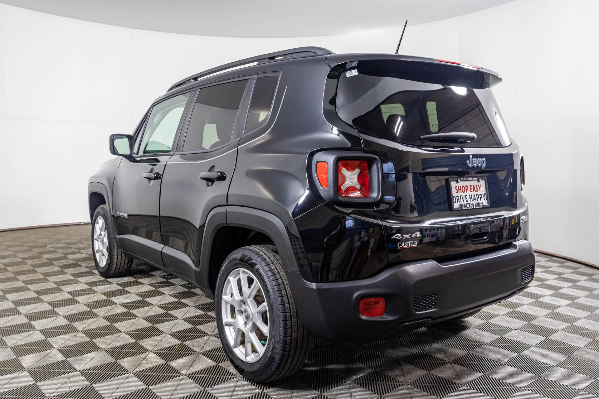 Used 2019 Jeep Renegade Latitude w/ Cold Weather Group image 18