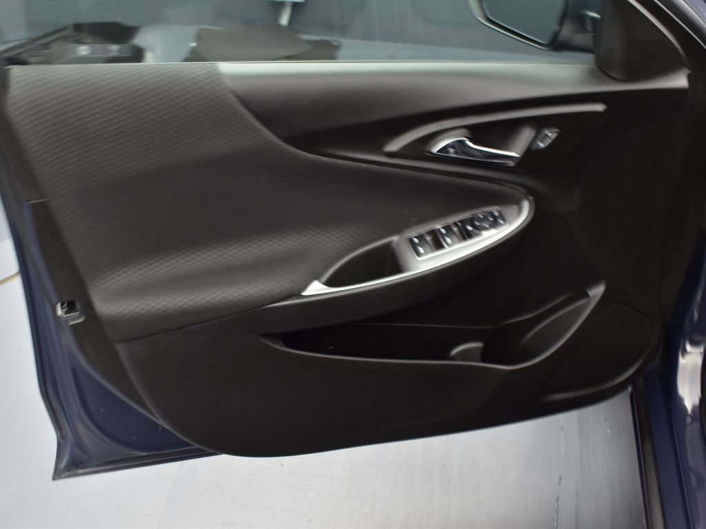 Used 2025 Chevrolet Malibu RS FWD image 11