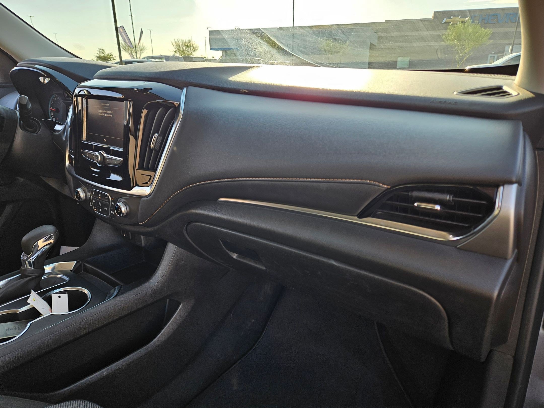 Certified 2021 Chevrolet Traverse LT FWD image 28
