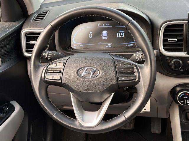 Used 2023 Hyundai Venue SEL FWD image 20