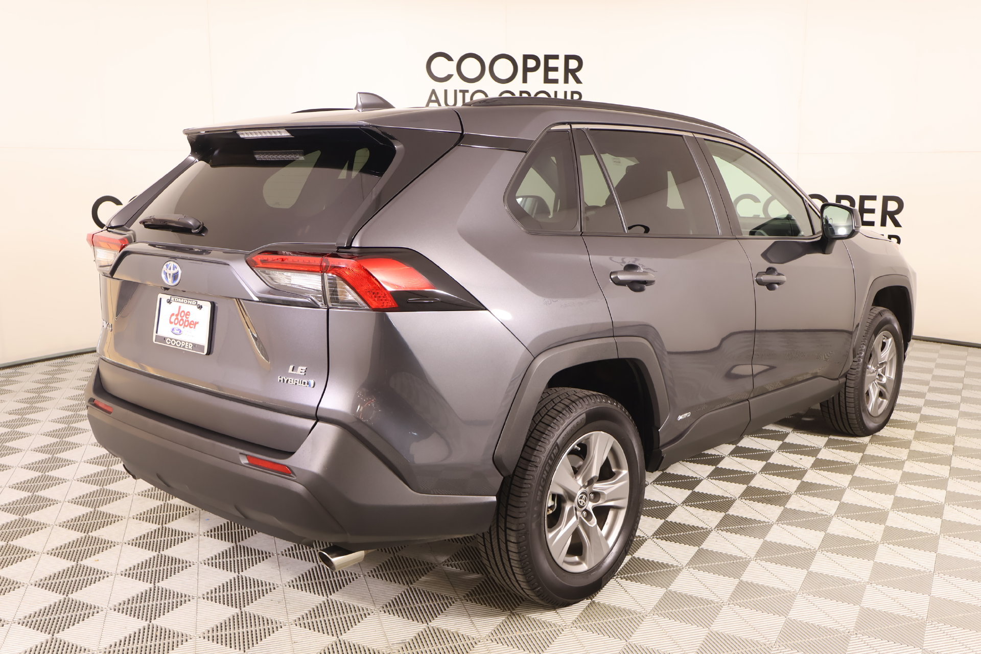 Used 2024 Toyota RAV4 LE AWD/4WD image 19