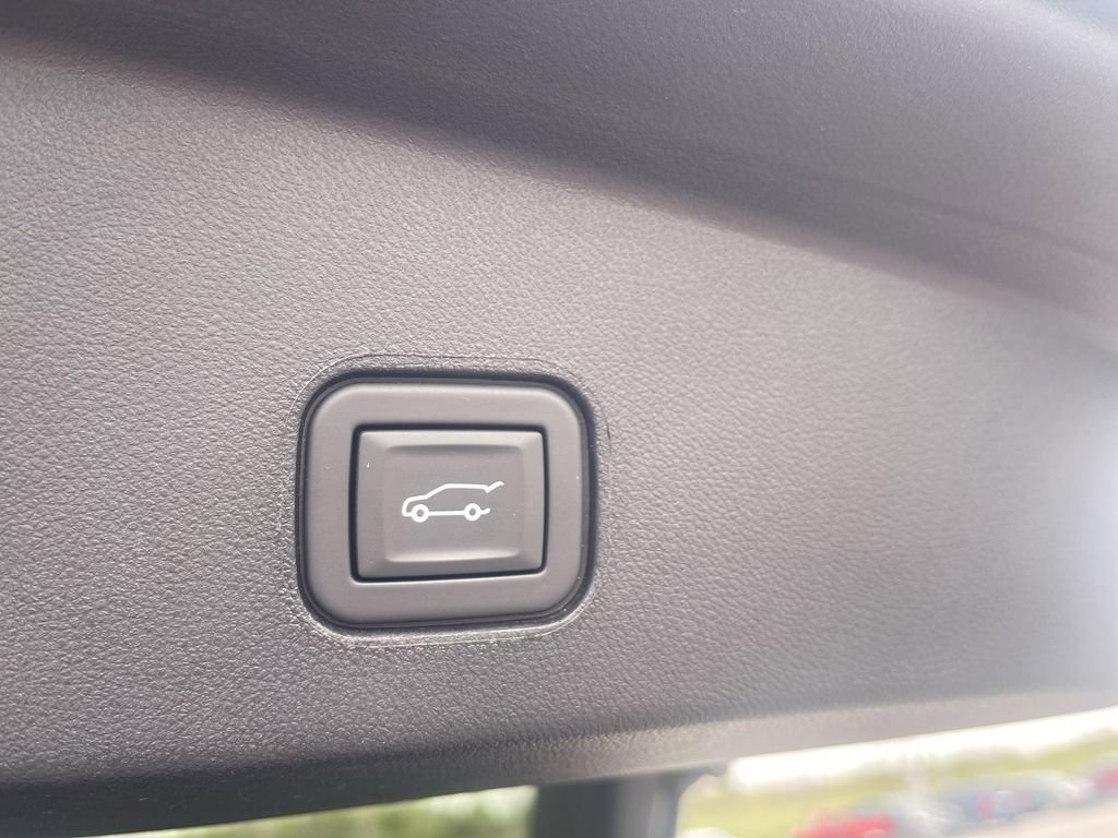 Certified 2024 Cadillac Lyriq Luxury AWD/4WD image 16
