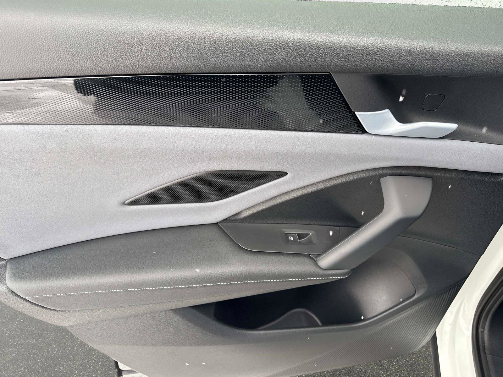 New 2026 Volkswagen Tiguan SE image 11