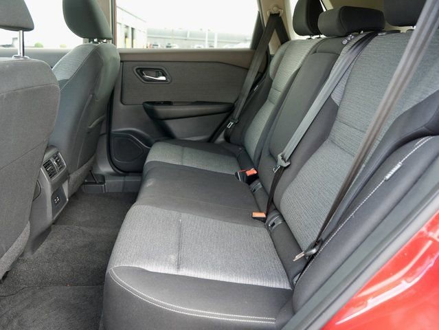 Used 2023 Nissan Rogue SV image 11