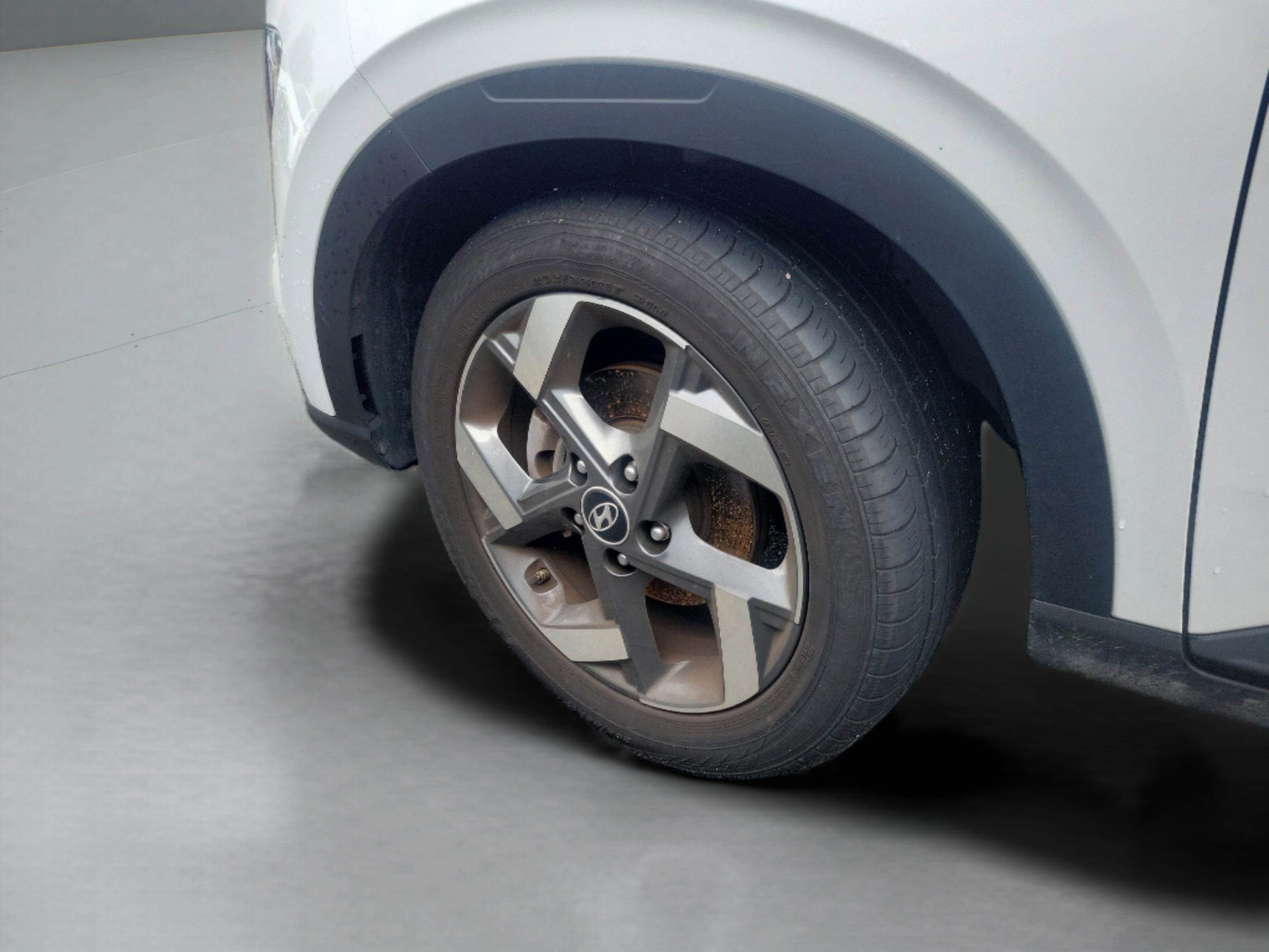 Used 2024 Hyundai Venue SEL FWD image 30