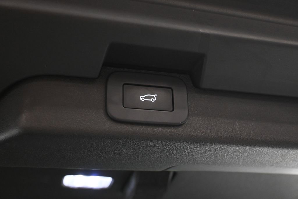 Used 2024 Land Rover Discovery S AWD/4WD image 36