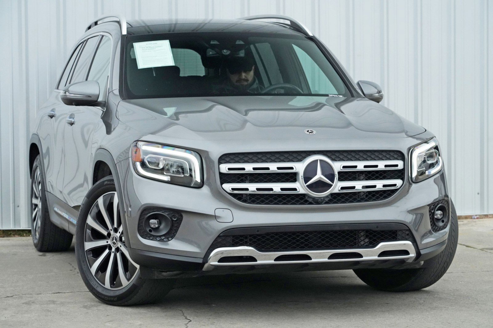 Used 2020 Mercedes-Benz GLB 250 4MATIC w/ Premium Package image 2