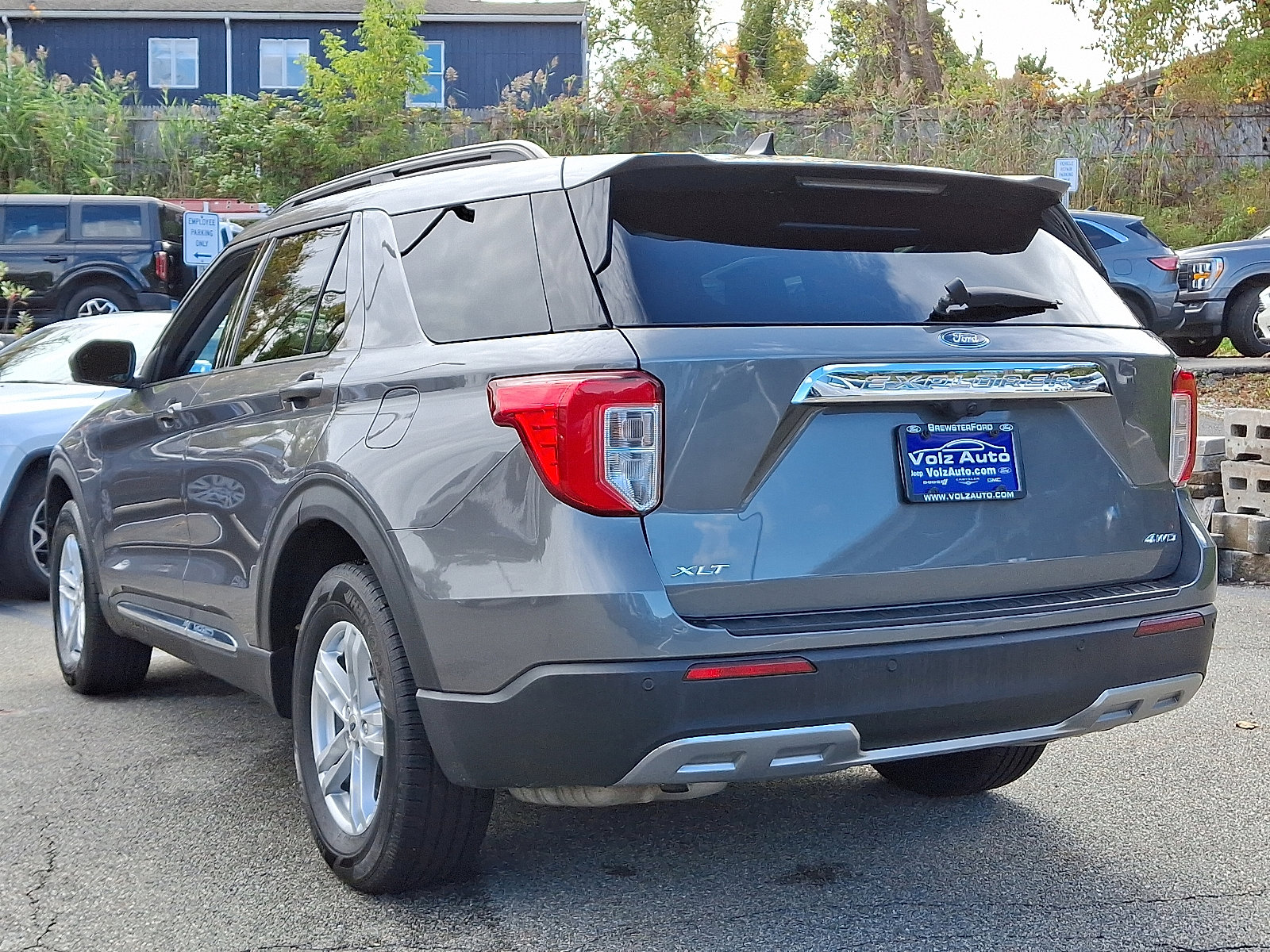 Certified 2022 Ford Explorer XLT w/ Equipment Group 202A image 8