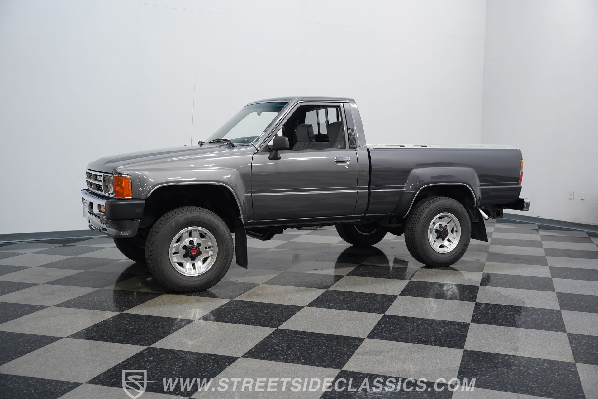 Used 1987 Toyota Pickup 4x4 Regular Cab image 7
