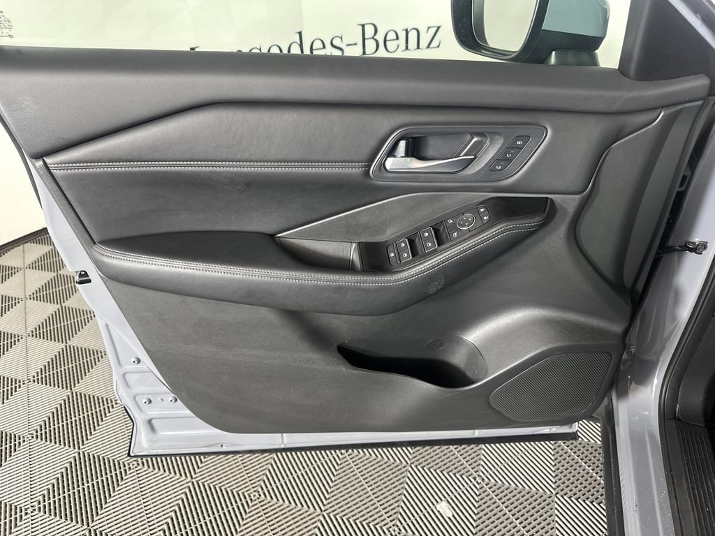 Used 2024 Nissan Rogue SL w/ SL Premium Package FWD image 10