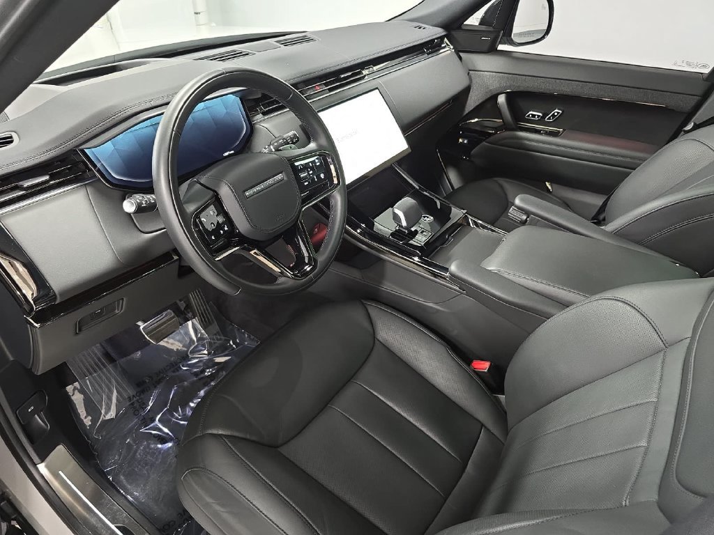 Used 2025 Land Rover Range Rover Sport Dynamic SE AWD/4WD image 4
