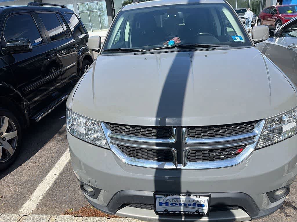 Used 2019 Dodge Journey SE w/ Connectivity Group FWD image 2