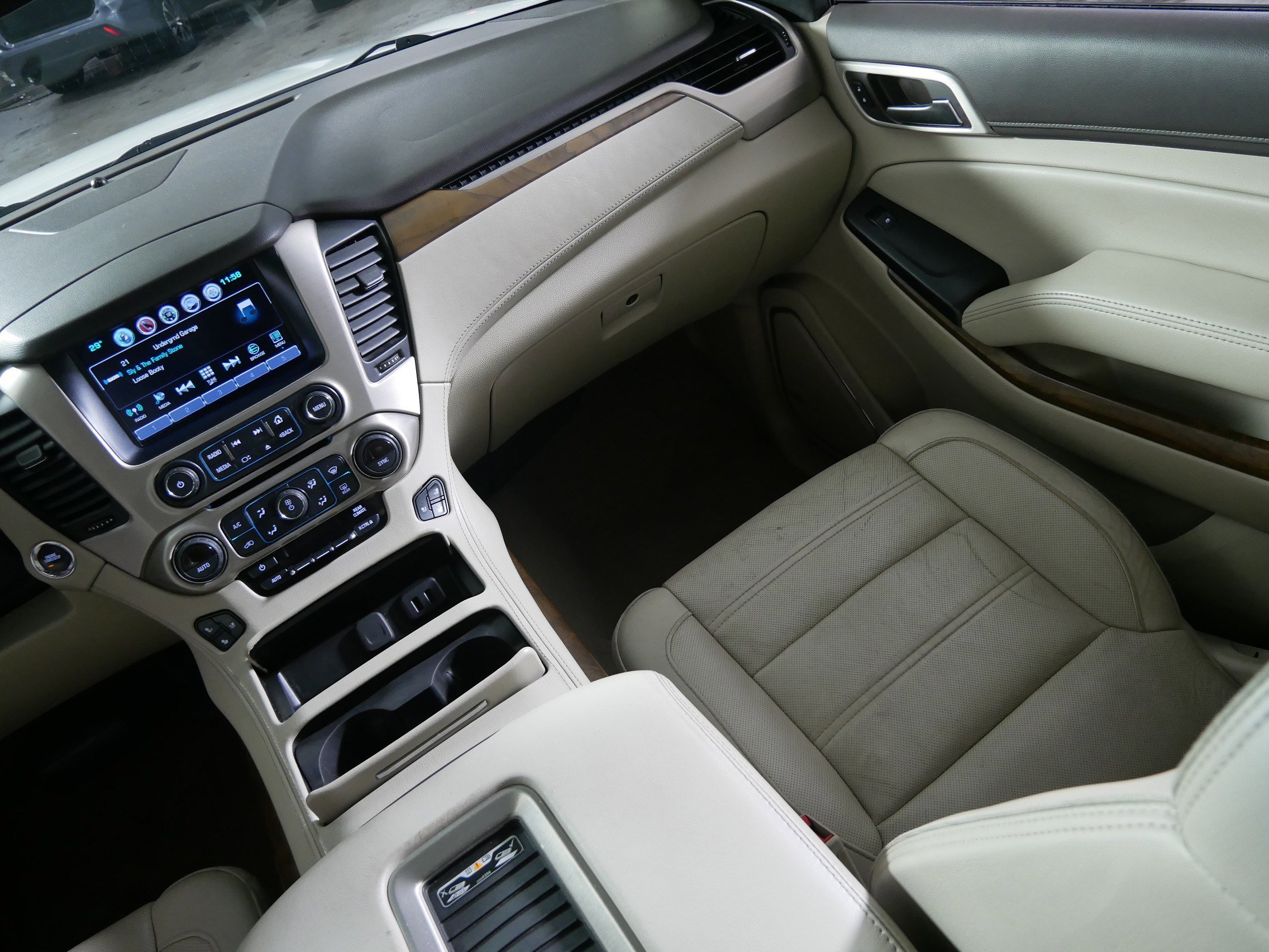 Used 2019 GMC Yukon XL Denali w/ Denali Ultimate Package image 11