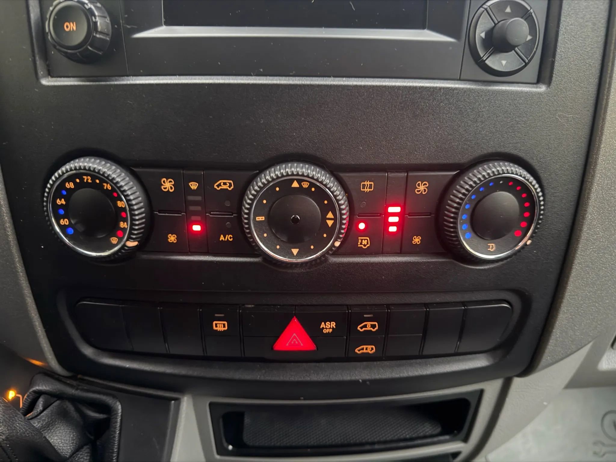 Used 2015 Mercedes-Benz Sprinter 2500 image 17