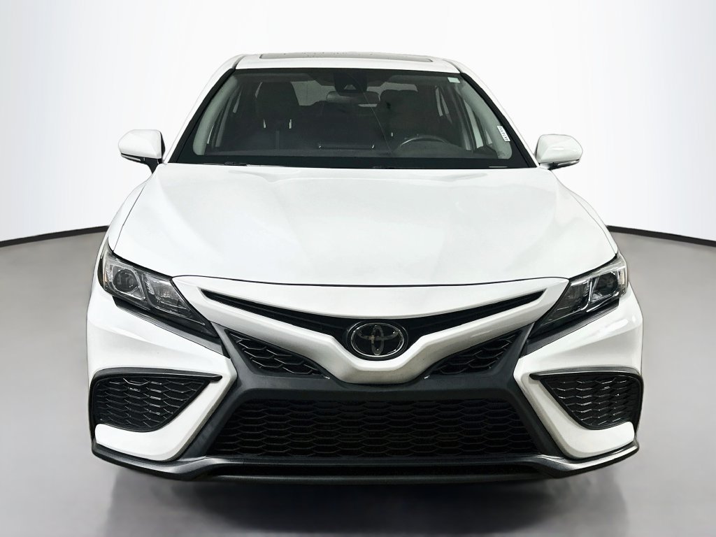 Used 2024 Toyota Camry SE FWD image 2