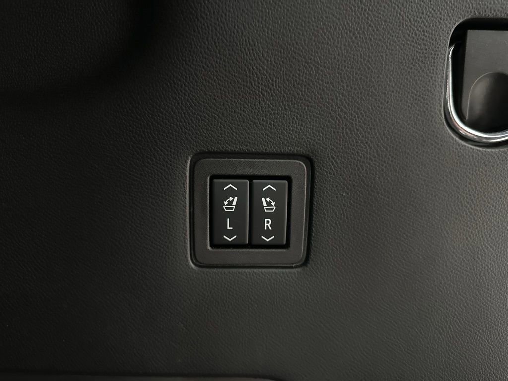 Used 2022 Chevrolet Traverse High Country AWD/4WD image 45
