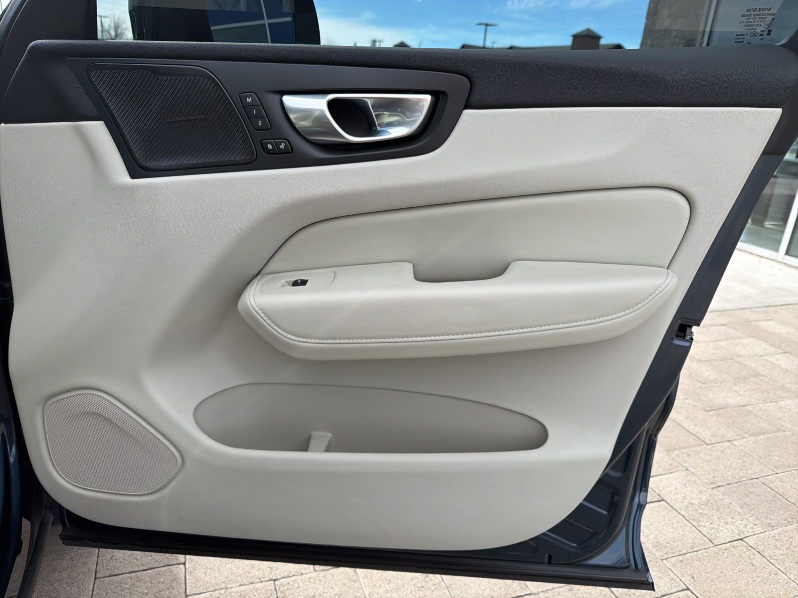 Used 2024 Volvo XC60 B5 Ultimate w/ Protection Package Premier image 24