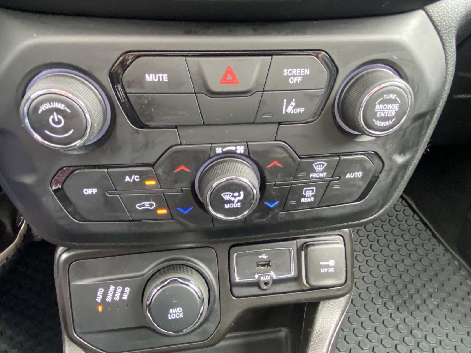 Used 2023 Jeep Renegade Limited w/ Sun/Sound Group AWD/4WD image 27