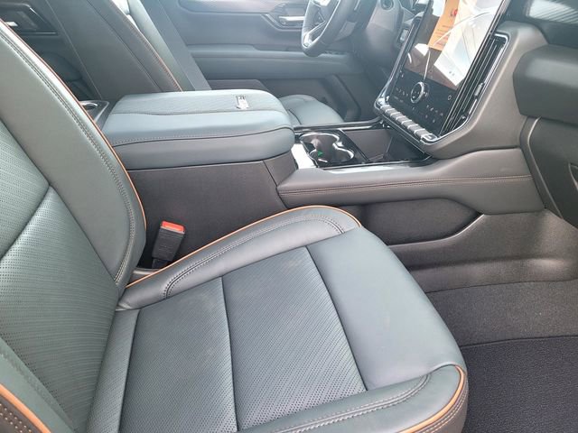 New 2026 GMC Yukon XL AT4 AWD/4WD image 13