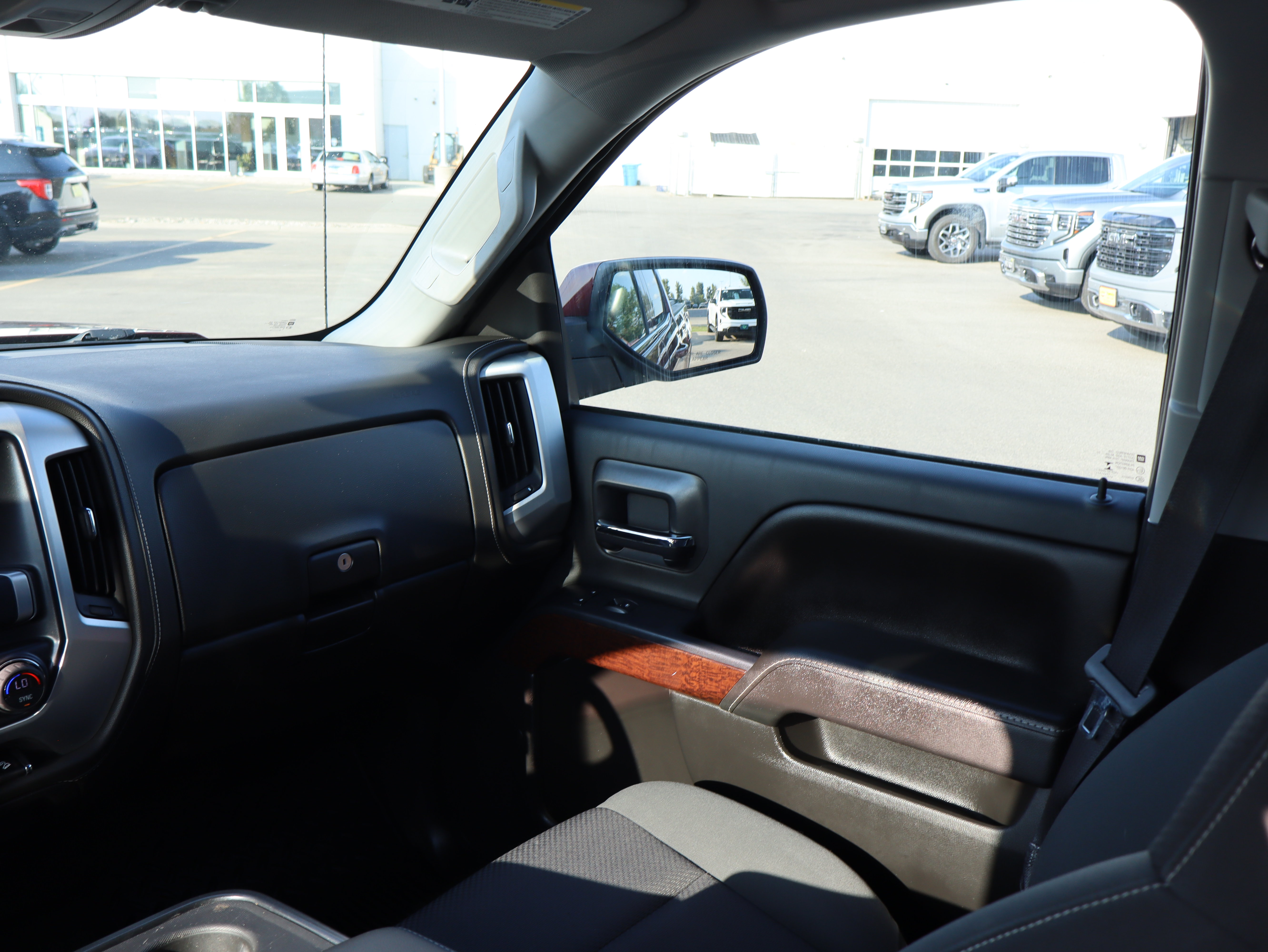 Used 2015 GMC Sierra 1500 SLE w/ SLE Value Package AWD/4WD image 11