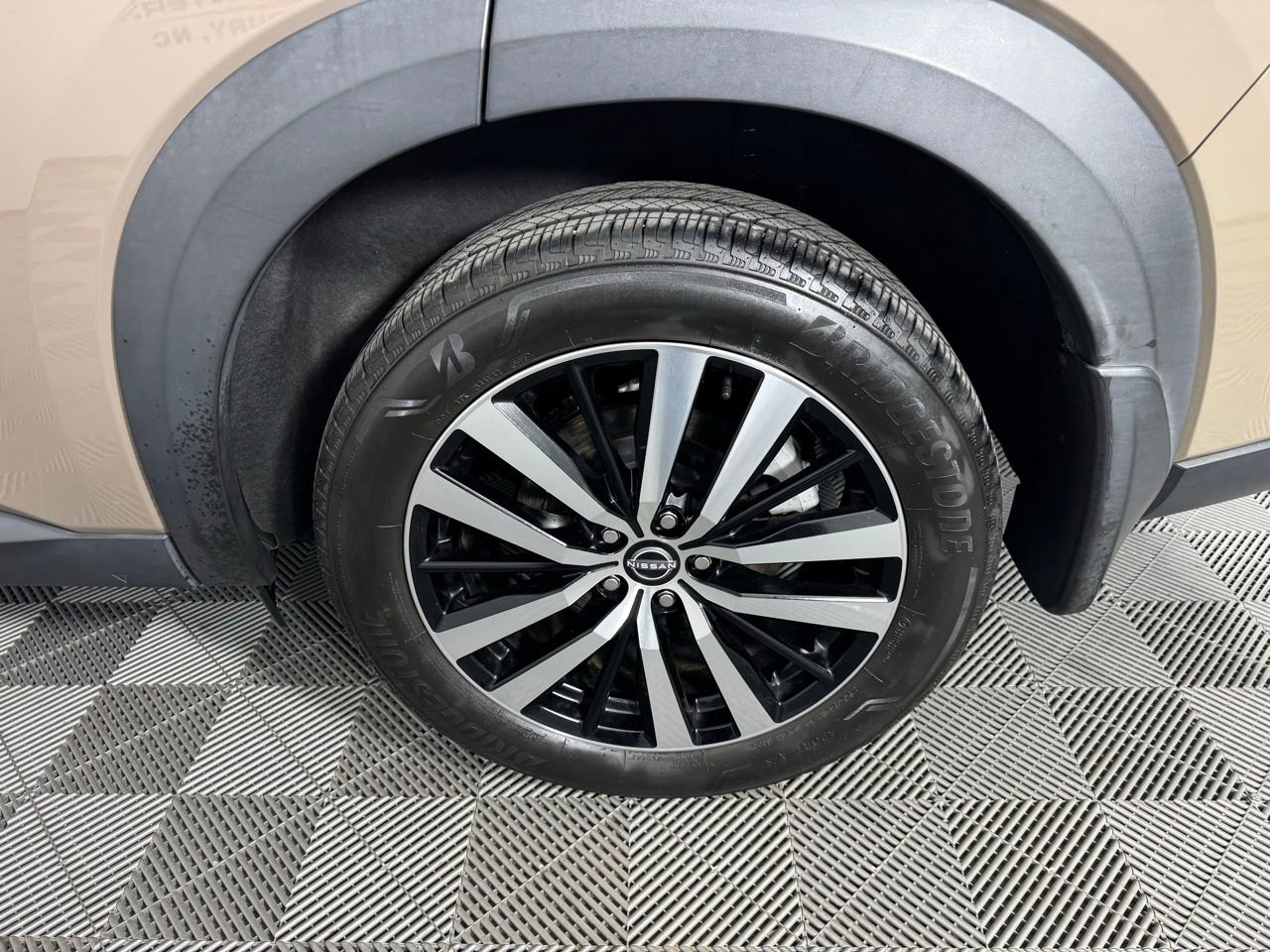 Used 2023 Nissan Pathfinder Platinum AWD/4WD image 41