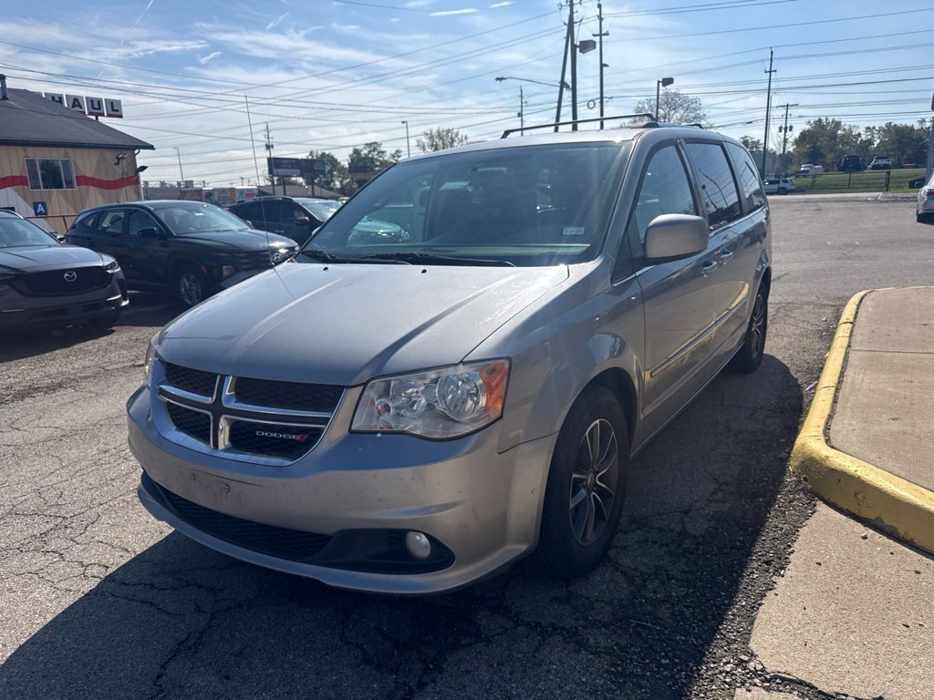 Used 2016 Dodge Grand Caravan SXT FWD image 1