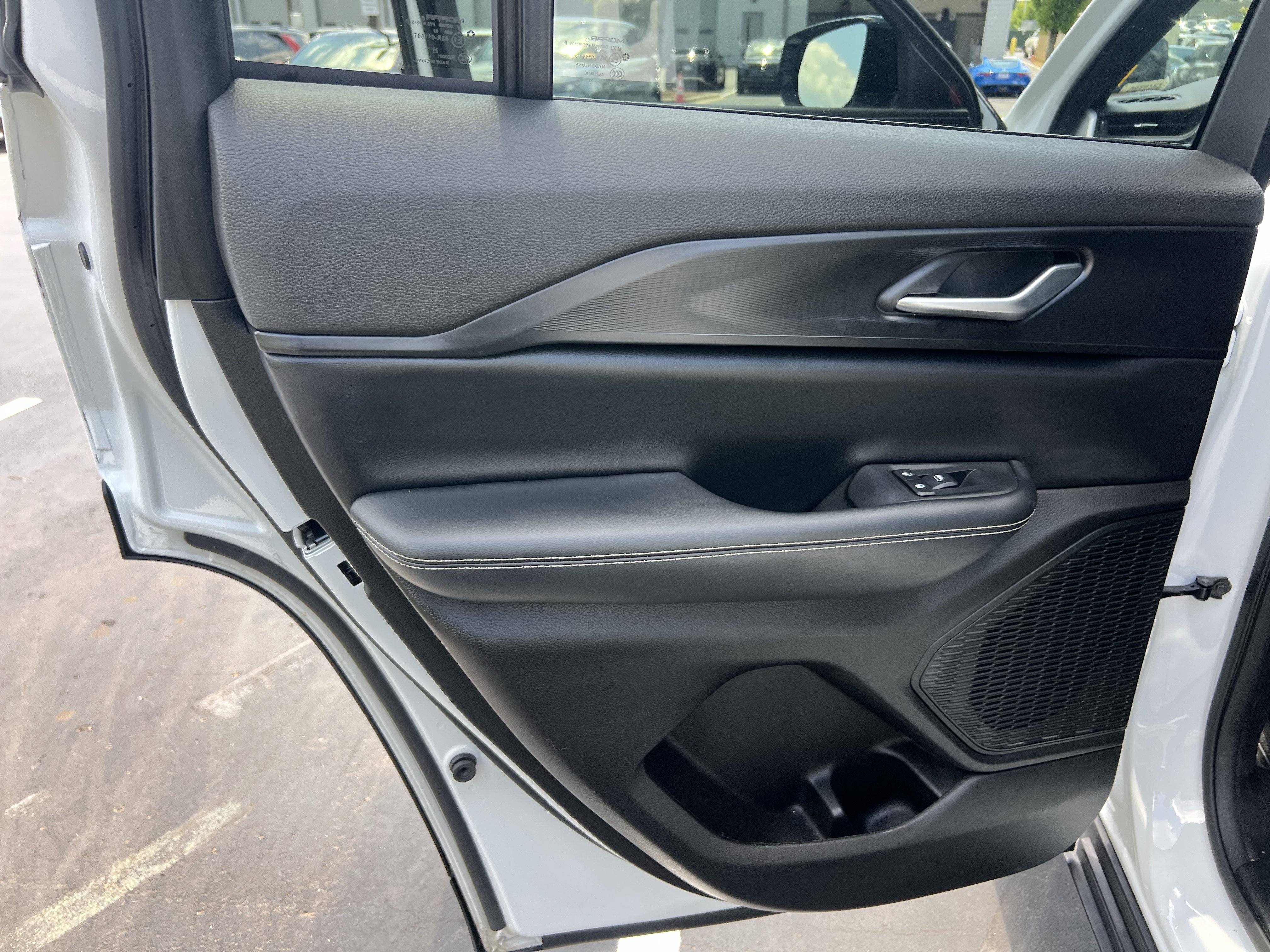 Used 2023 Jeep Grand Cherokee Altitude RWD image 12