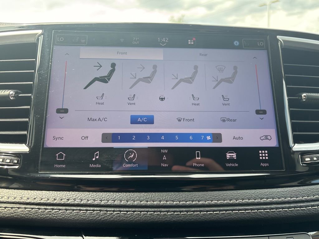 Used 2023 Chrysler Pacifica Limited image 5