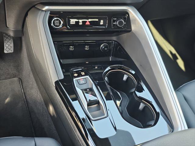 Used 2025 Audi Q5 Premium w/ Convenience Package image 11