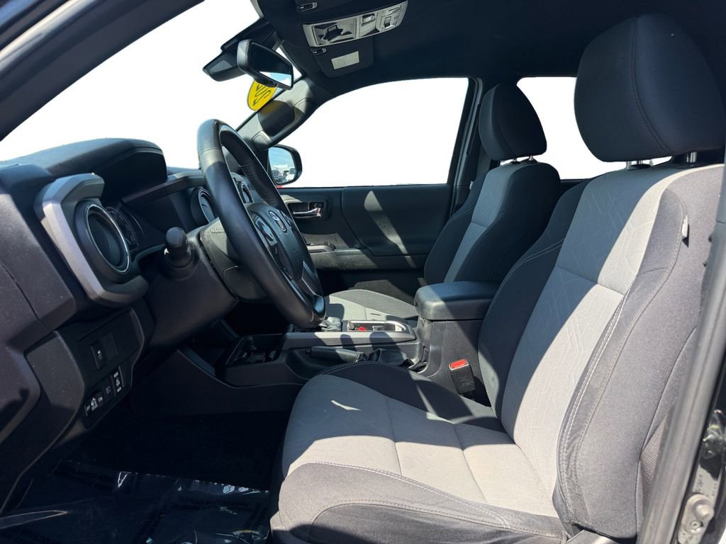 Used 2021 Toyota Tacoma TRD Off-Road AWD/4WD image 10