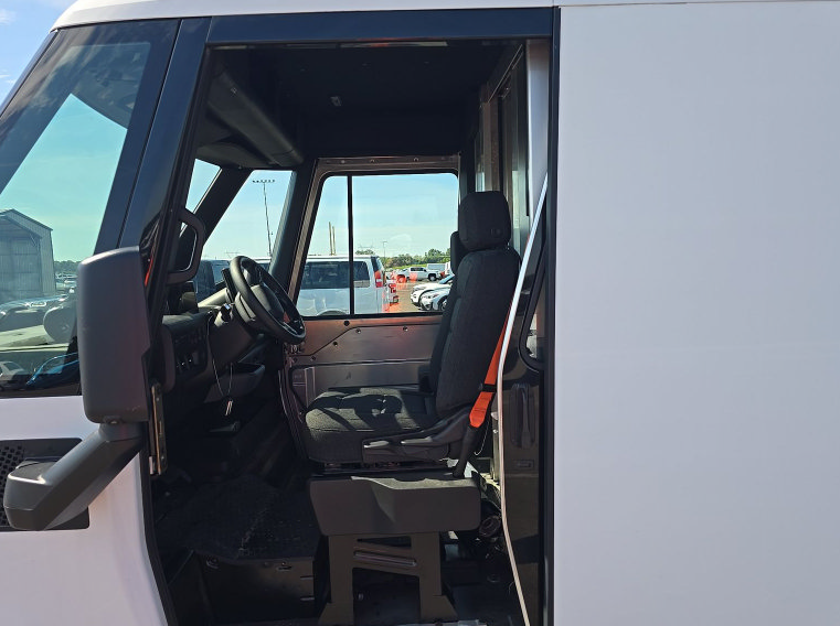 Used 2024 Chevrolet Brightdrop 600 w/ Commercial Equipment Package AWD/4WD image 5