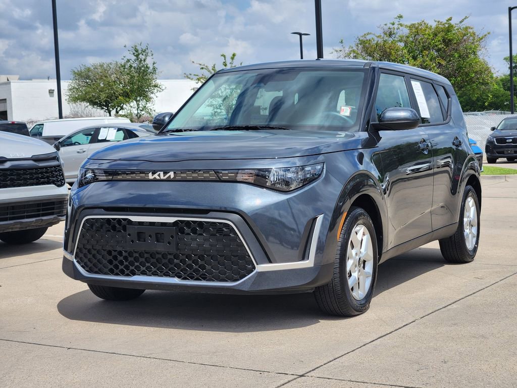 Certified 2025 Kia Soul LX FWD image 2